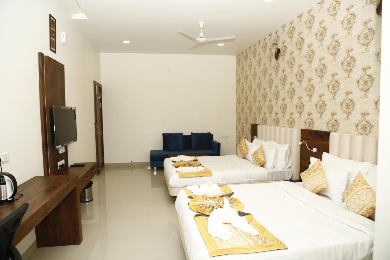 Hotel Manas Plus Khandwa Exterior foto