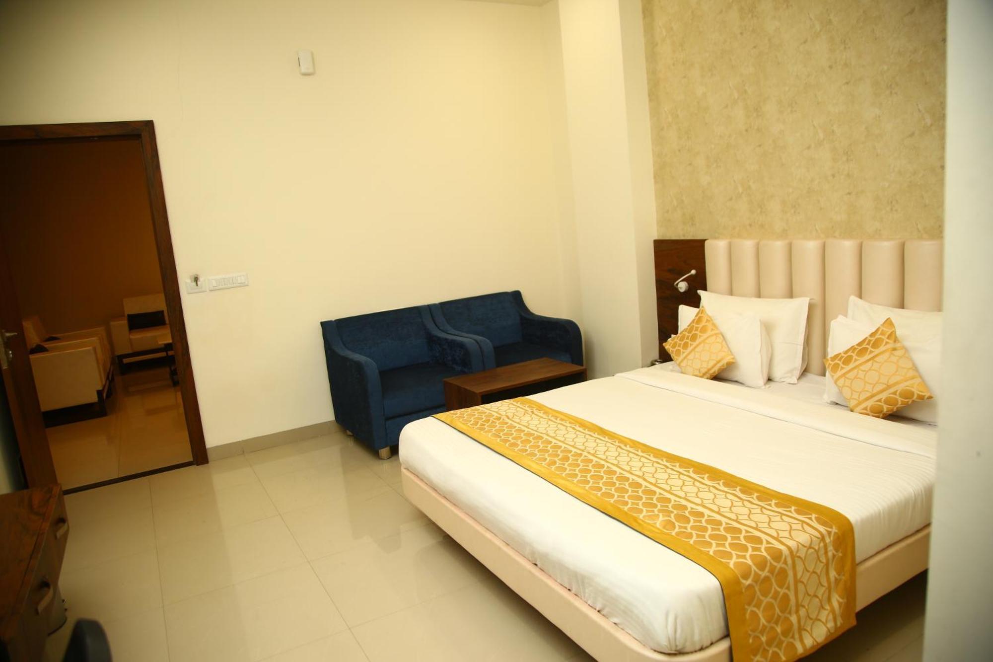 Hotel Manas Plus Khandwa Exterior foto