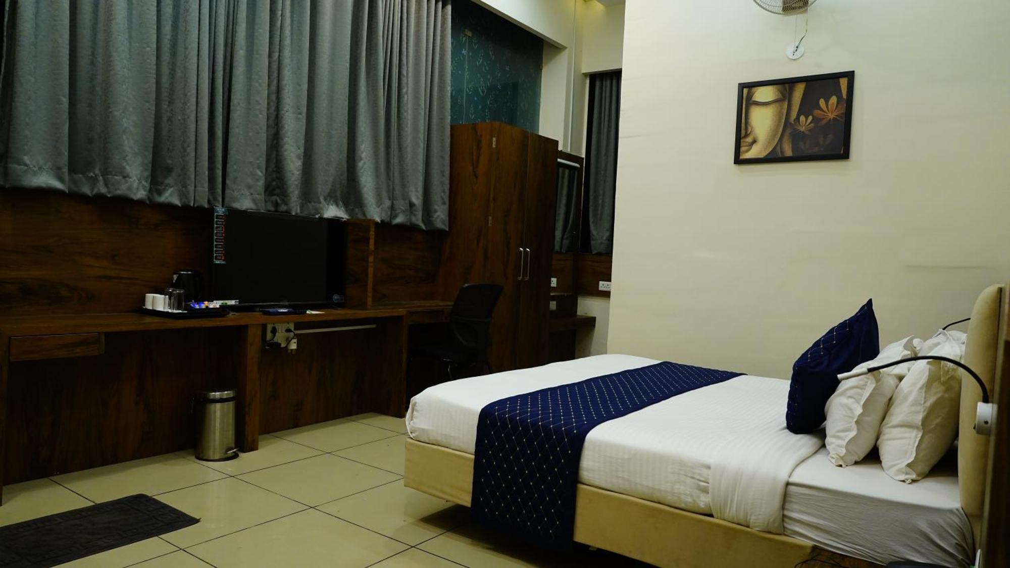Hotel Manas Plus Khandwa Exterior foto